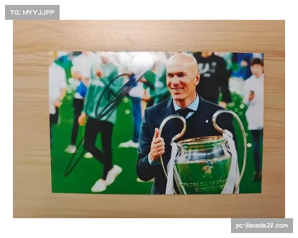 阿尔及利亚门将齐达内惊险失误 幸未造成失球